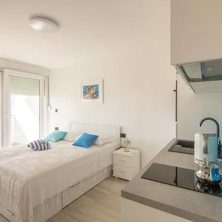 アパート Nona Draga コミジャ