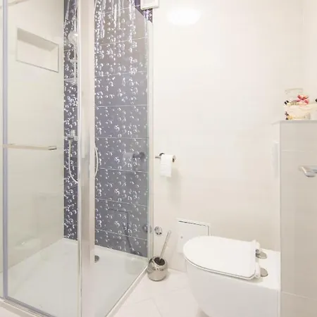 アパート Nona Draga コミジャ