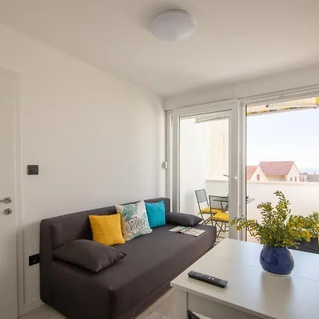 アパート Nona Draga コミジャ