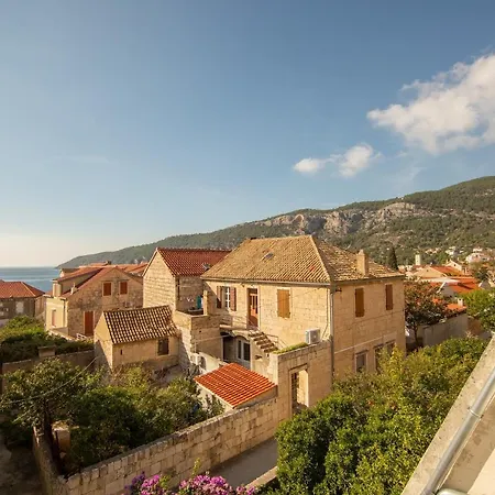 アパート Nona Draga コミジャ