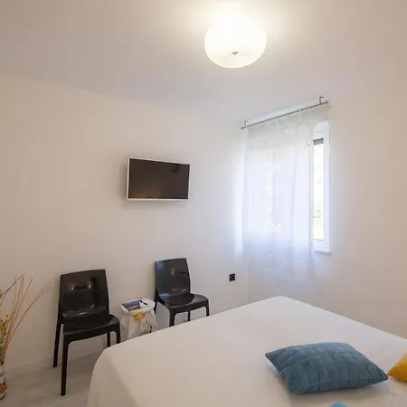 Nona Draga アパート コミジャ