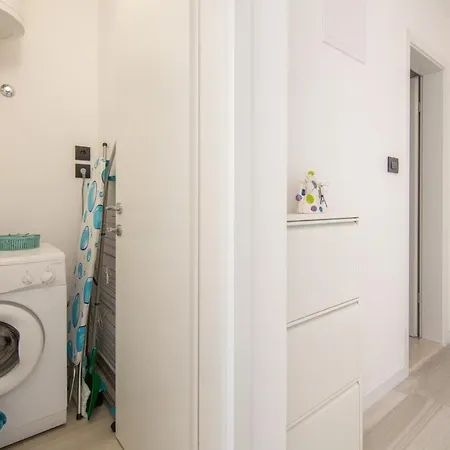 アパート Nona Draga コミジャ